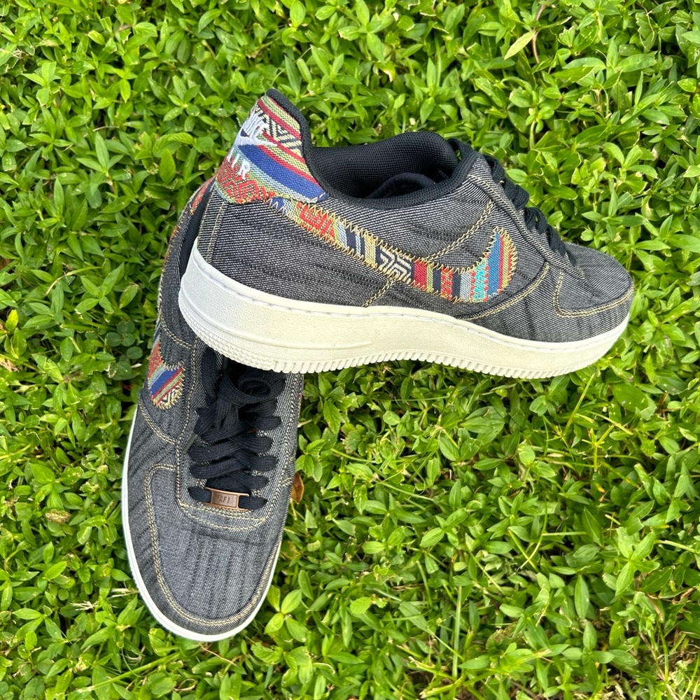 Men’s Nike Air: Jeans with Abstract Design: Condition: Great